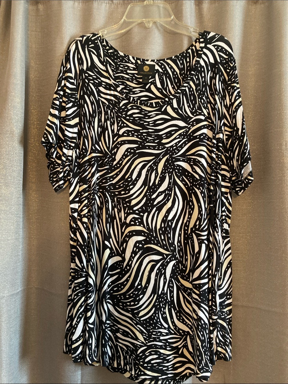 JM Collection Black and White Abstract Swirl Short Sleeve Top
